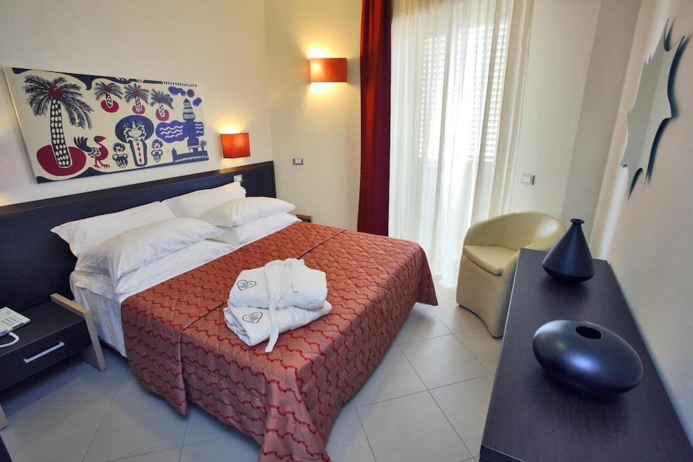 Noha Suite Hotel Riccione Bagian luar foto