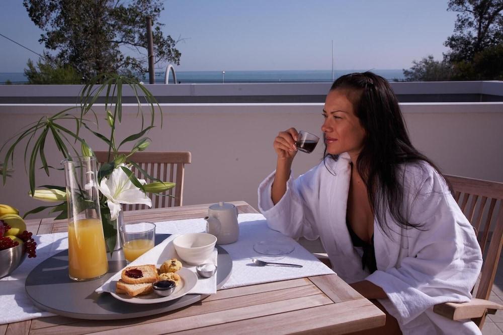 Noha Suite Hotel Riccione Bagian luar foto