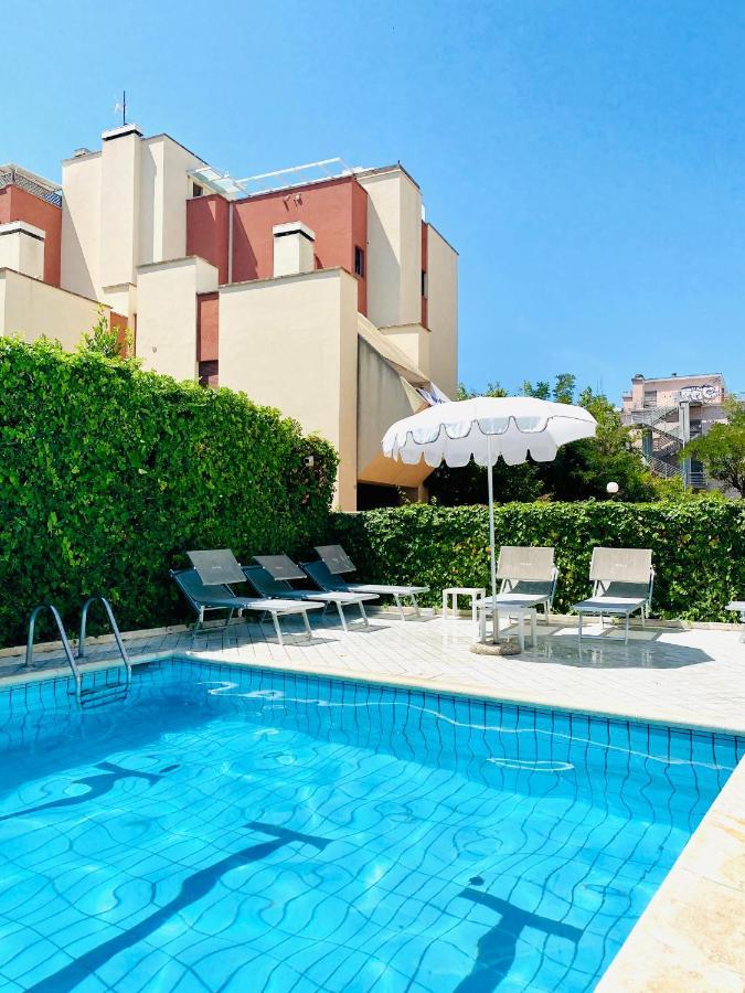 Noha Suite Hotel Riccione Bagian luar foto
