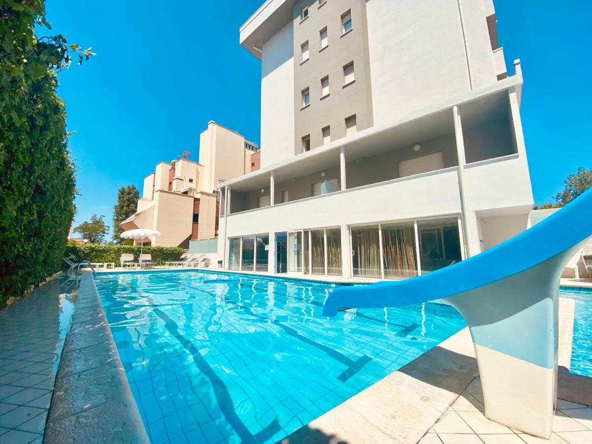 Noha Suite Hotel Riccione Bagian luar foto