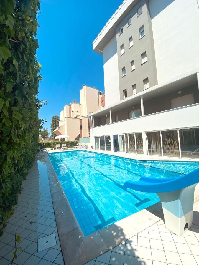 Noha Suite Hotel Riccione Bagian luar foto