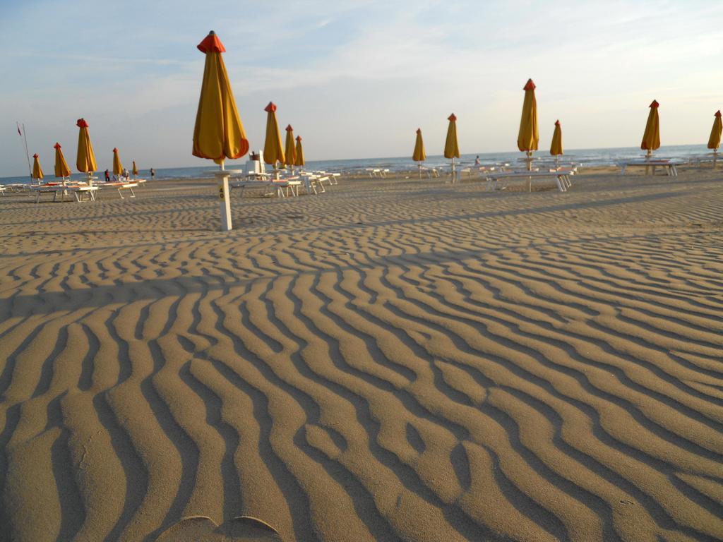 Noha Suite Hotel Riccione Bagian luar foto