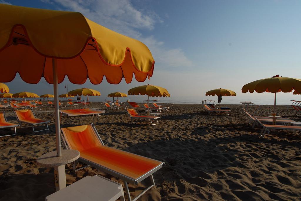 Noha Suite Hotel Riccione Bagian luar foto