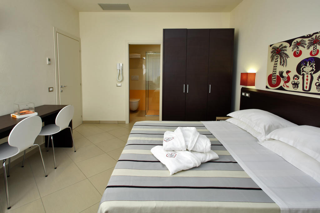 Noha Suite Hotel Riccione Bagian luar foto