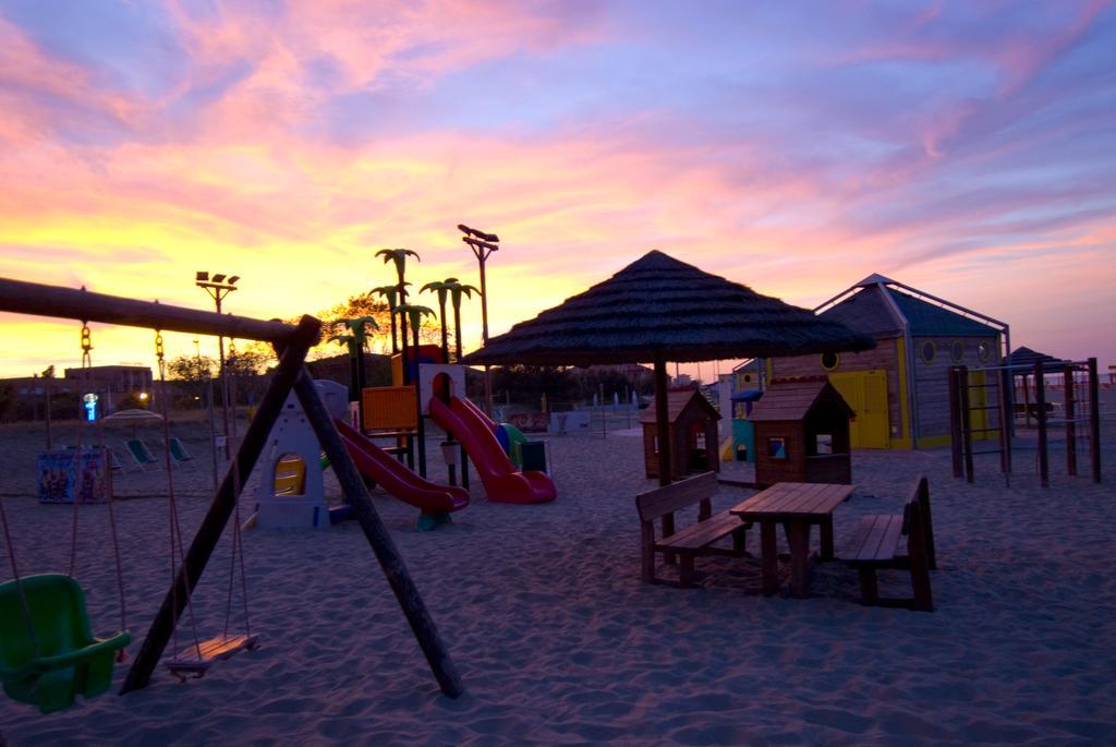 Noha Suite Hotel Riccione Bagian luar foto